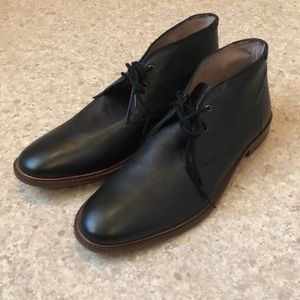 Banana Republic black leather Chukka